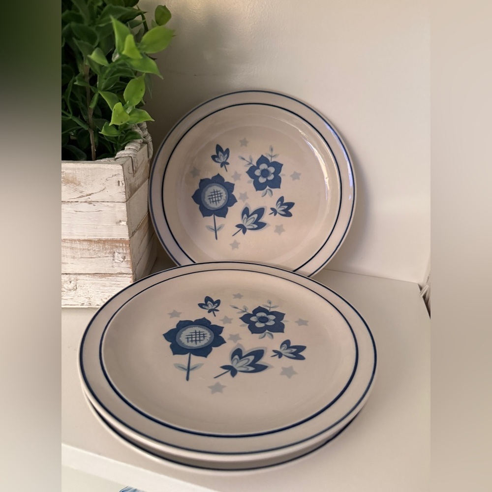 Daekor Designs Tudor Blue Stoneware Salad/Dessert Plates, Cottagecore Set of 3